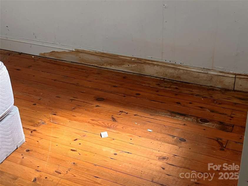 1147 Old Linville Road, Marion, NC 28752.  MLS# CAR4316908, YatesRealty ID 734. 