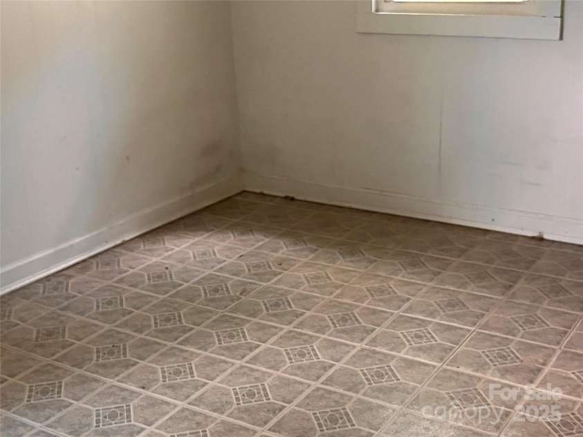 1147 Old Linville Road, Marion, NC 28752.  MLS# CAR4316908, YatesRealty ID 734. 