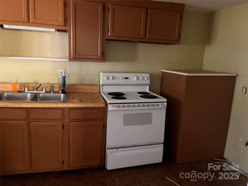 1147 Old Linville Road, Marion, NC 28752.  MLS# CAR4316908, YatesRealty ID 734. 