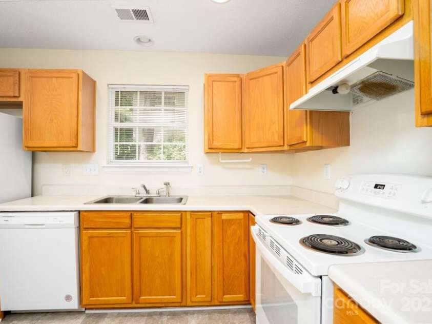 1748 Pergola Place, Charlotte, NC 28213.  MLS# CAR4220088, YatesRealty ID 734. 