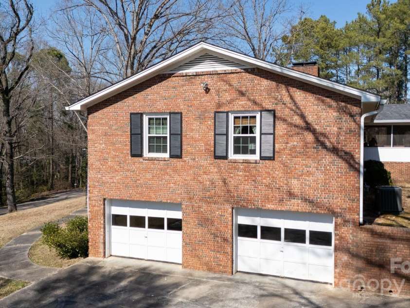 118 Sunset Drive, Chester, SC 29706.  MLS# CAR4226617, YatesRealty ID 7341. 