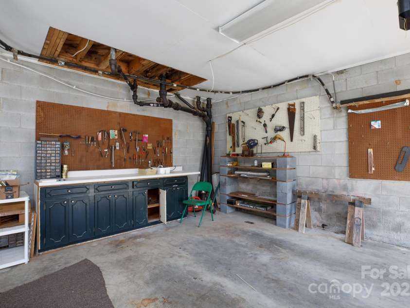 118 Sunset Drive, Chester, SC 29706.  MLS# CAR4226617, YatesRealty ID 7341. 