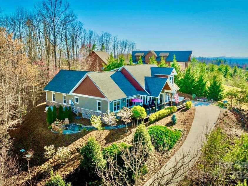 1518 Johns Ridge Parkway, Lenoir, NC 28645.  MLS# CAR4220915, YatesRealty ID 7342. 