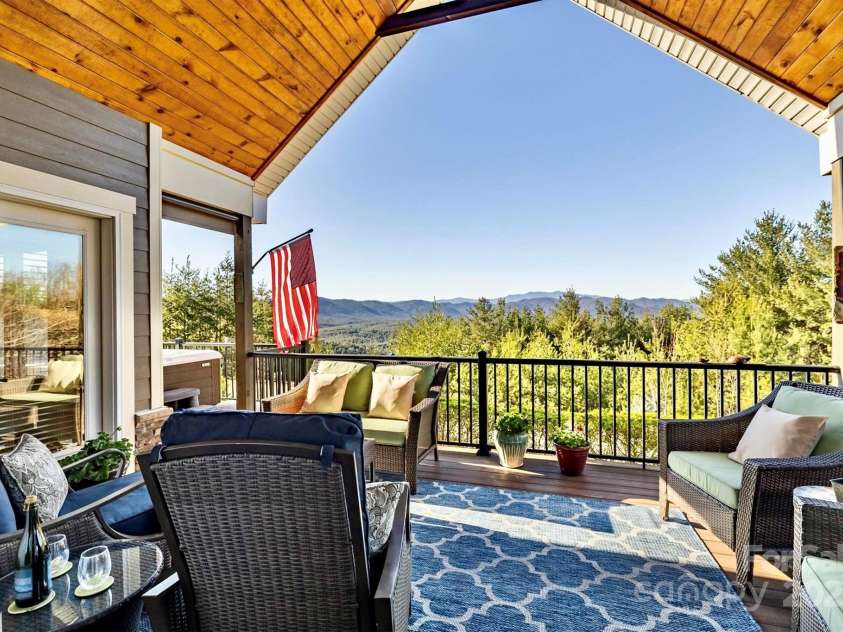 1518 Johns Ridge Parkway, Lenoir, NC 28645.  MLS# CAR4220915, YatesRealty ID 7342. 