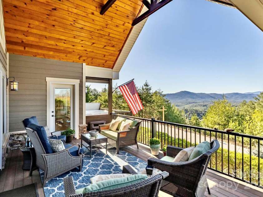 1518 Johns Ridge Parkway, Lenoir, NC 28645.  MLS# CAR4220915, YatesRealty ID 7342. 