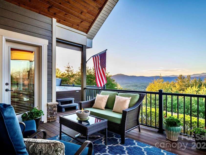 1518 Johns Ridge Parkway, Lenoir, NC 28645.  MLS# CAR4220915, YatesRealty ID 7342. 