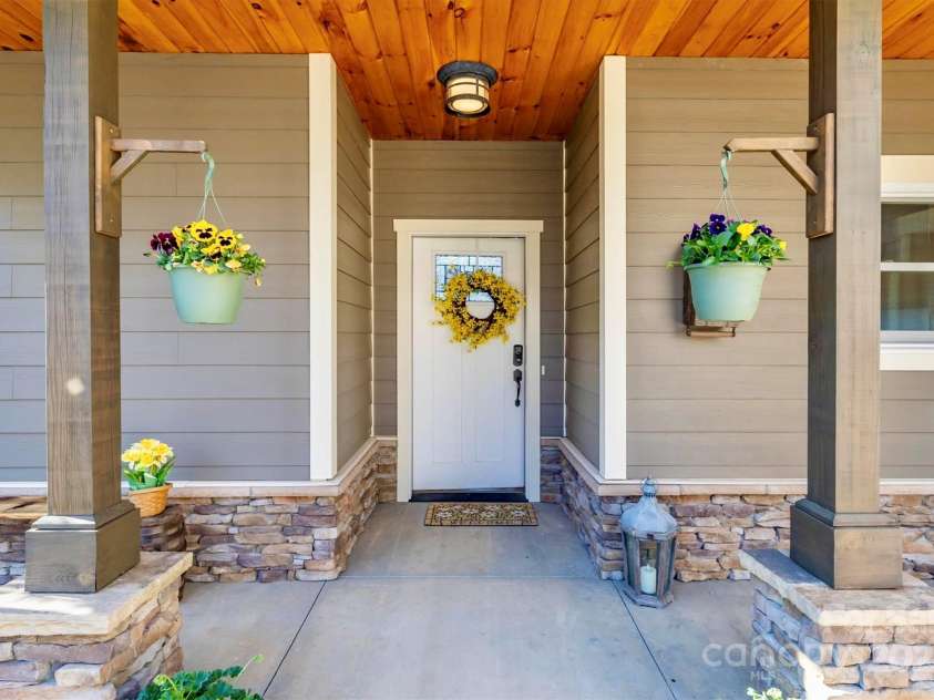 1518 Johns Ridge Parkway, Lenoir, NC 28645.  MLS# CAR4220915, YatesRealty ID 7342. 