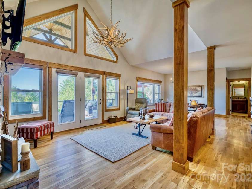 1518 Johns Ridge Parkway, Lenoir, NC 28645.  MLS# CAR4220915, YatesRealty ID 7342. 