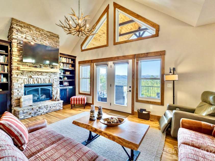 1518 Johns Ridge Parkway, Lenoir, NC 28645.  MLS# CAR4220915, YatesRealty ID 7342. 