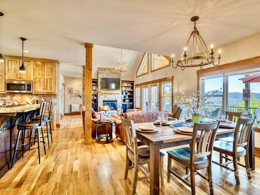 1518 Johns Ridge Parkway, Lenoir, NC 28645.  MLS# CAR4220915, YatesRealty ID 7342. 