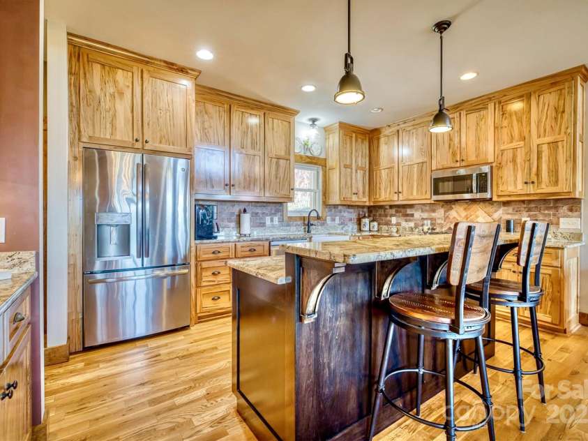 1518 Johns Ridge Parkway, Lenoir, NC 28645.  MLS# CAR4220915, YatesRealty ID 7342. 