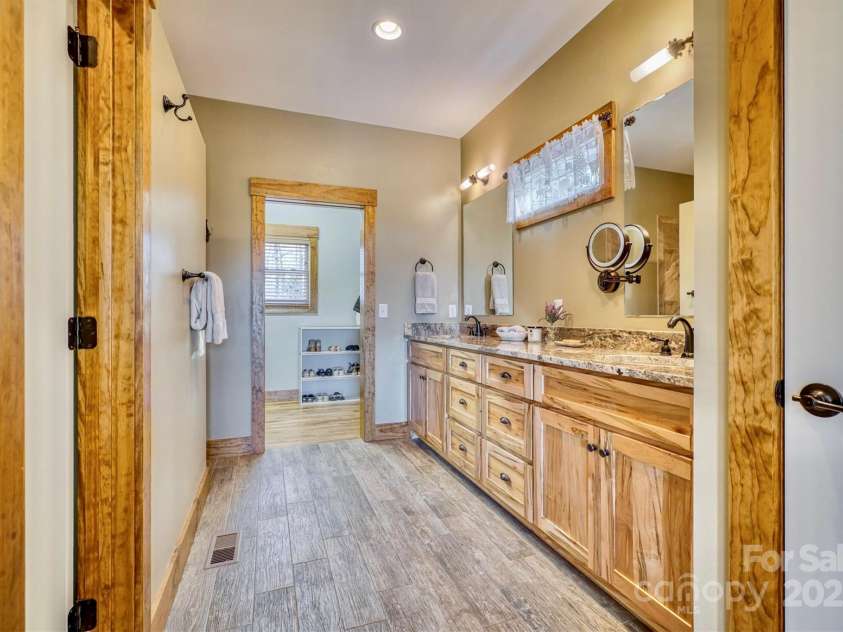 1518 Johns Ridge Parkway, Lenoir, NC 28645.  MLS# CAR4220915, YatesRealty ID 7342. 