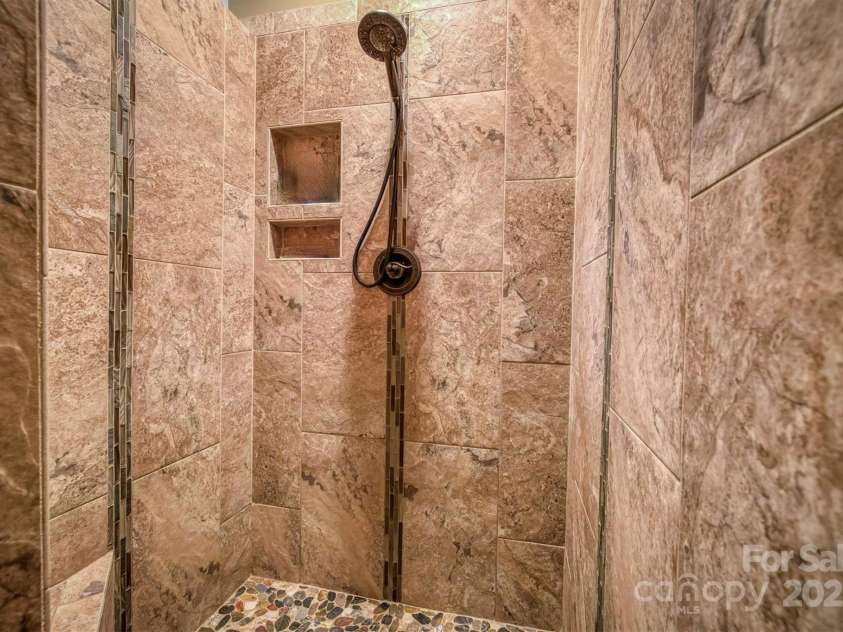 1518 Johns Ridge Parkway, Lenoir, NC 28645.  MLS# CAR4220915, YatesRealty ID 7342. 