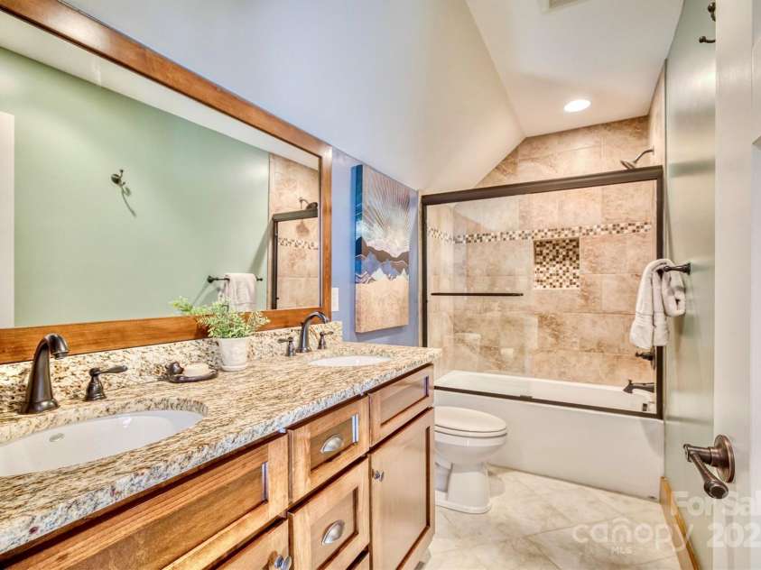 1518 Johns Ridge Parkway, Lenoir, NC 28645.  MLS# CAR4220915, YatesRealty ID 7342. 