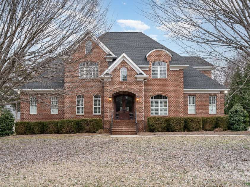 4421 Windwood Circle, Charlotte, NC 28226.  MLS# CAR4234030, YatesRealty ID 7344. 