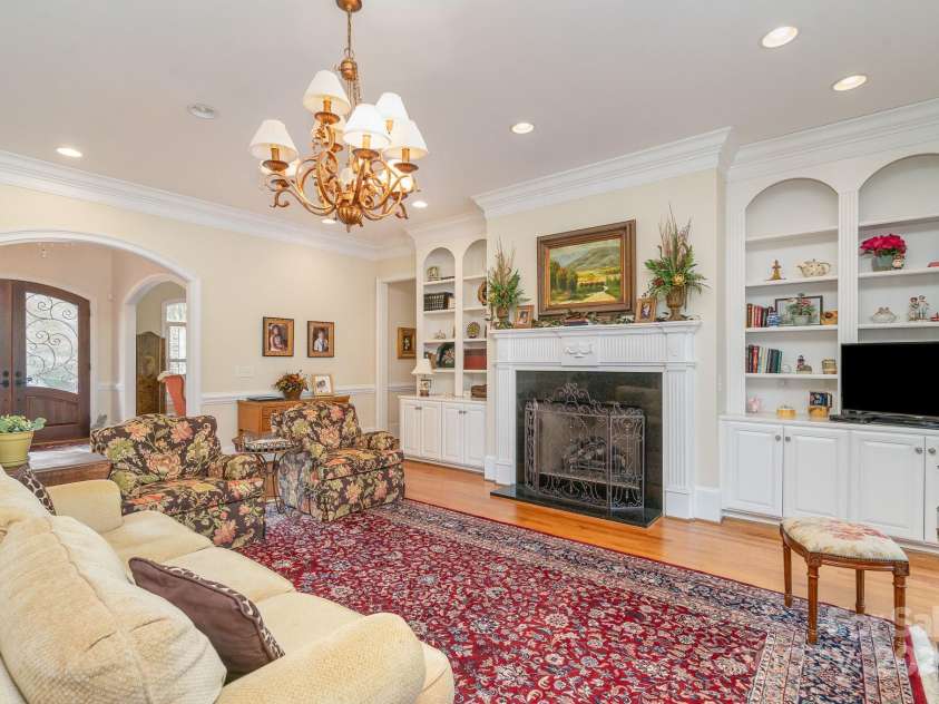 4421 Windwood Circle, Charlotte, NC 28226.  MLS# CAR4234030, YatesRealty ID 7344. 