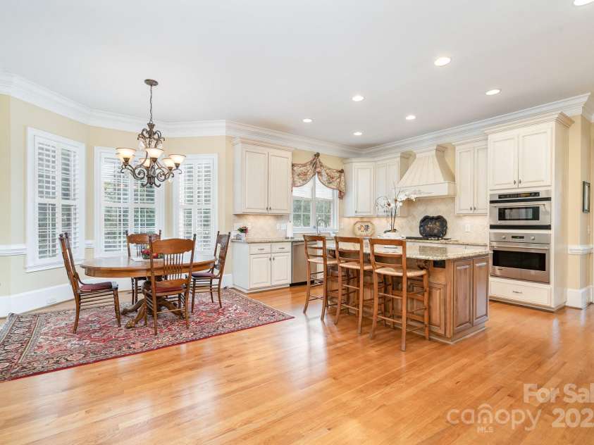 4421 Windwood Circle, Charlotte, NC 28226.  MLS# CAR4234030, YatesRealty ID 7344. 