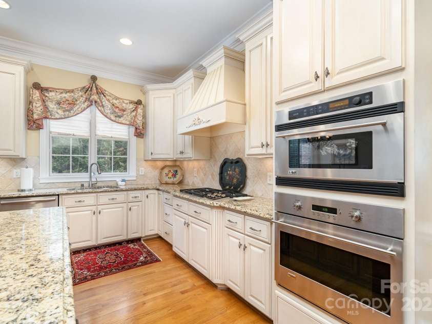 4421 Windwood Circle, Charlotte, NC 28226.  MLS# CAR4234030, YatesRealty ID 7344. 