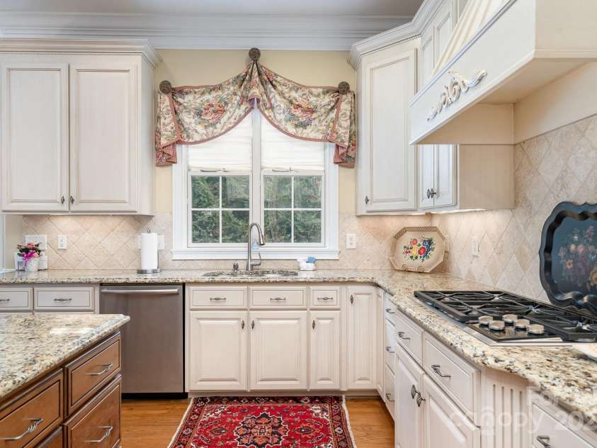 4421 Windwood Circle, Charlotte, NC 28226.  MLS# CAR4234030, YatesRealty ID 7344. 