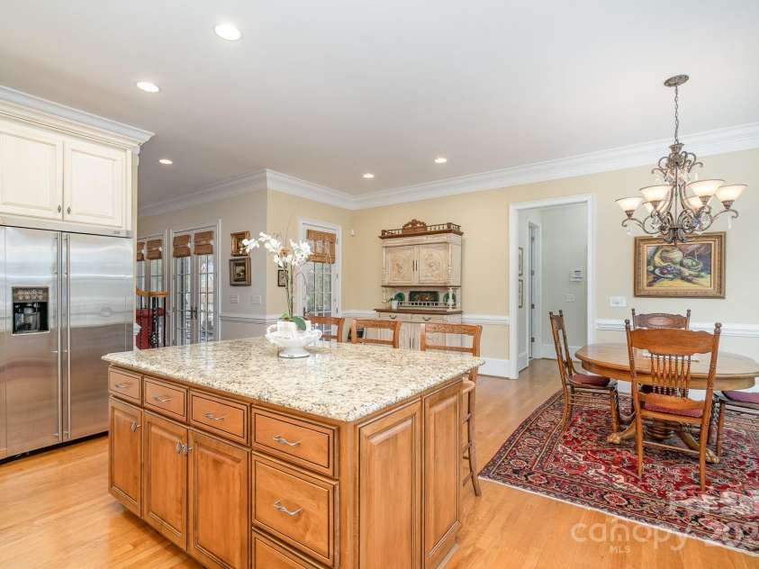 4421 Windwood Circle, Charlotte, NC 28226.  MLS# CAR4234030, YatesRealty ID 7344. 