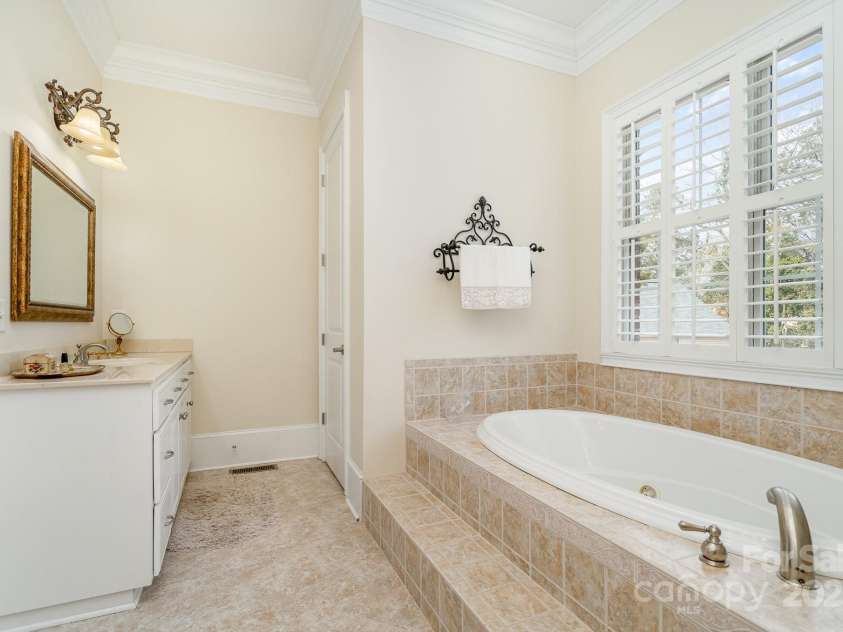 4421 Windwood Circle, Charlotte, NC 28226.  MLS# CAR4234030, YatesRealty ID 7344. 