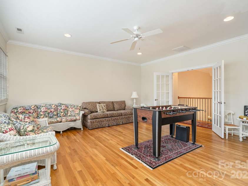 4421 Windwood Circle, Charlotte, NC 28226.  MLS# CAR4234030, YatesRealty ID 7344. 