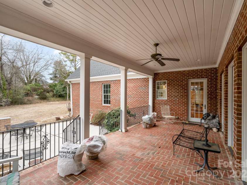 4421 Windwood Circle, Charlotte, NC 28226.  MLS# CAR4234030, YatesRealty ID 7344. 