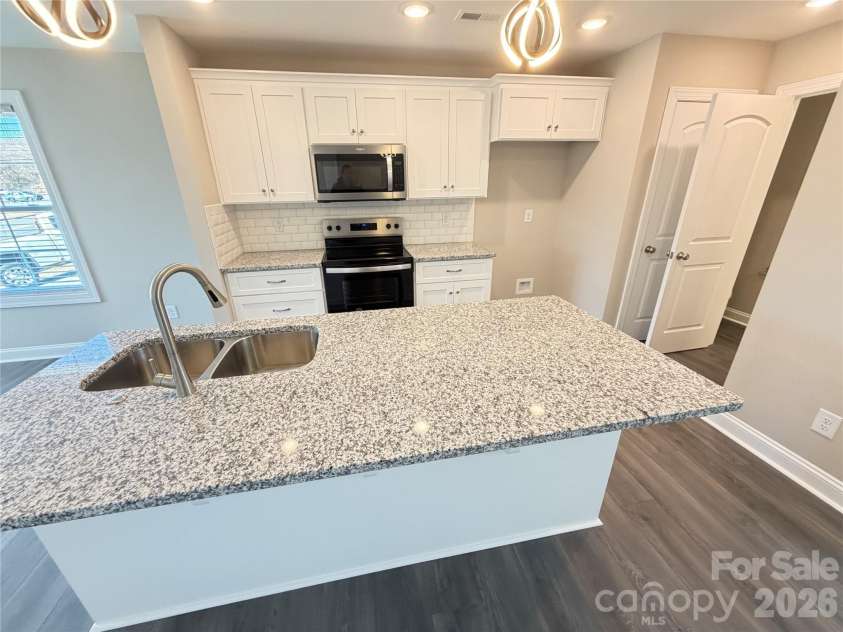 541 Martin Luther King Jr Boulevard, Kannapolis, NC 28083.  MLS# CAR4338247, YatesRealty ID 7346. 