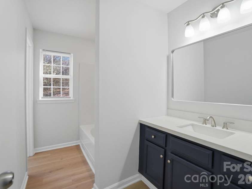 6924 Aulton Link Court, Charlotte, NC 28269.  MLS# CAR4347331, YatesRealty ID 7348. Master Bathroom