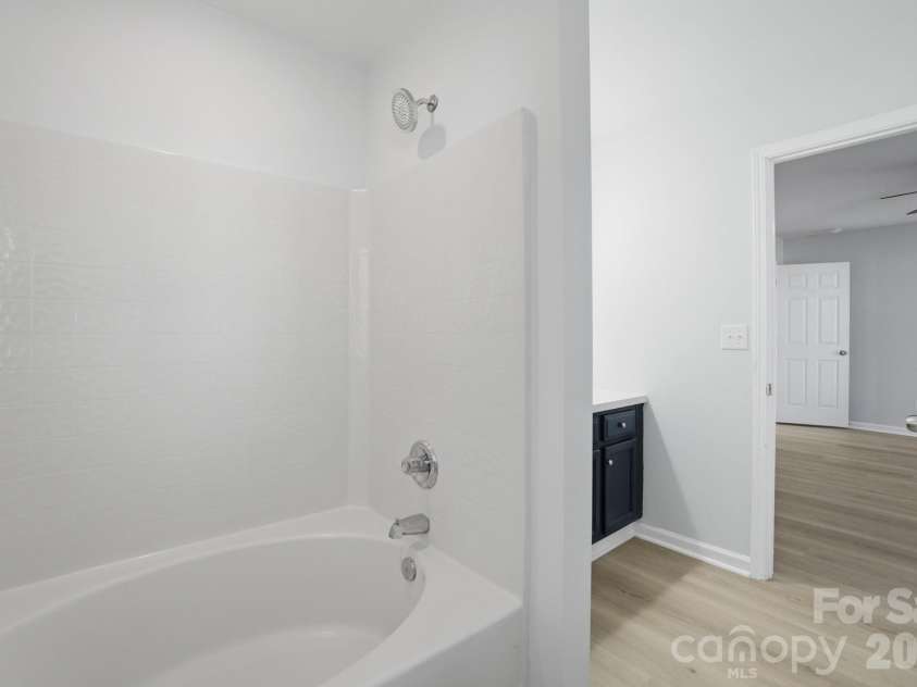 6924 Aulton Link Court, Charlotte, NC 28269.  MLS# CAR4347331, YatesRealty ID 7348. Master Bathroom