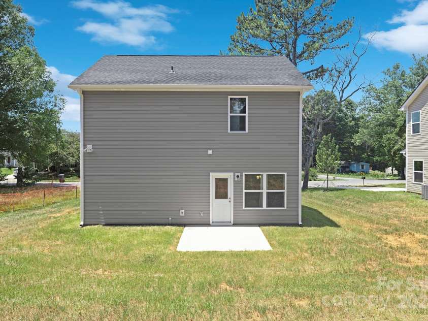 2612 Senior Drive, Charlotte, NC 28216.  MLS# CAR4193739, YatesRealty ID 7349. Representation