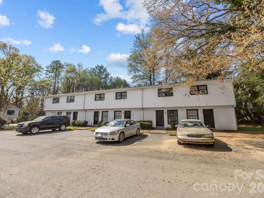 2909 Burgess Drive, Charlotte, NC 28208.  MLS# CAR4393768, YatesRealty ID 7349. 