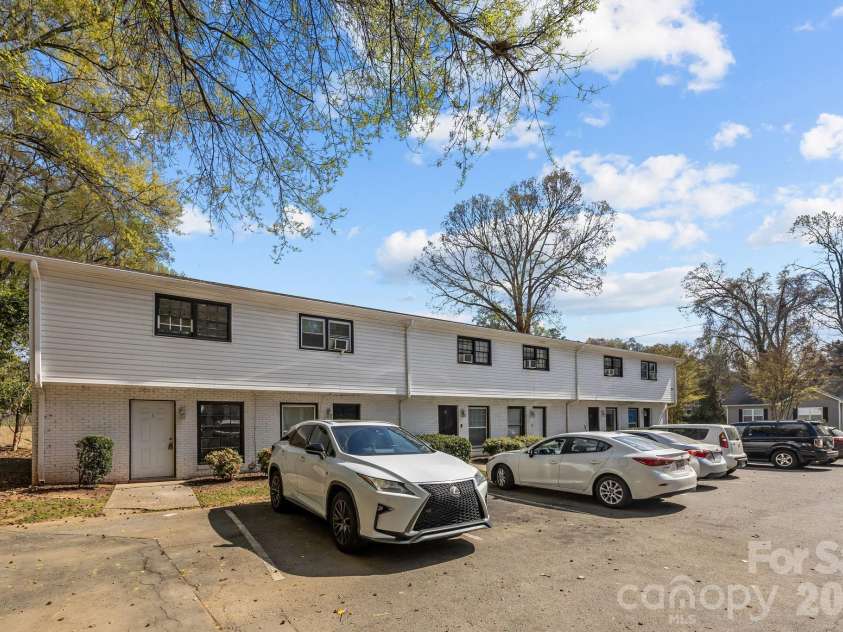 2909 Burgess Drive, Charlotte, NC 28208.  MLS# CAR4393768, YatesRealty ID 7349. 