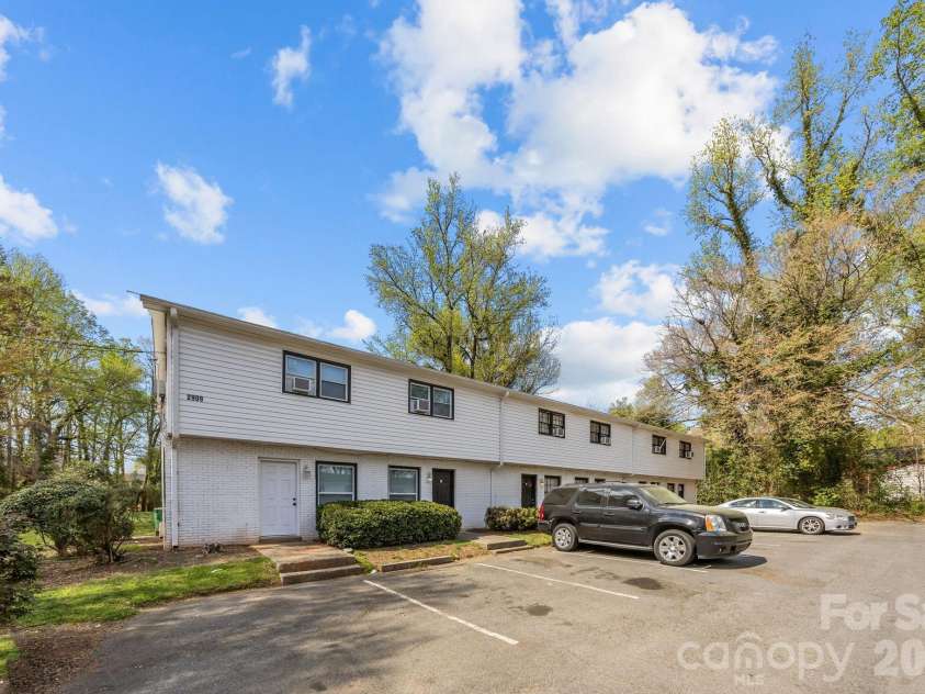 2909 Burgess Drive, Charlotte, NC 28208.  MLS# CAR4393768, YatesRealty ID 7349. 