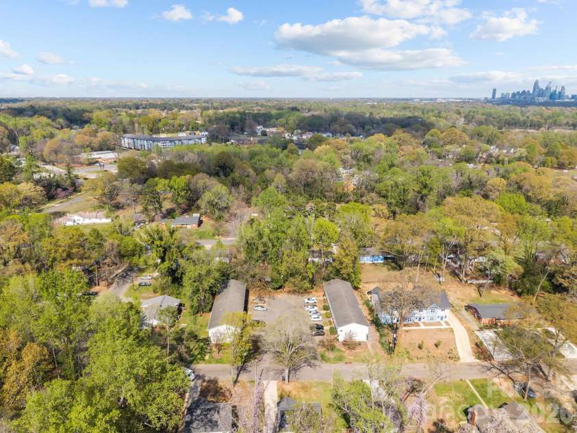 2909 Burgess Drive, Charlotte, NC 28208.  MLS# CAR4393768, YatesRealty ID 7349. 