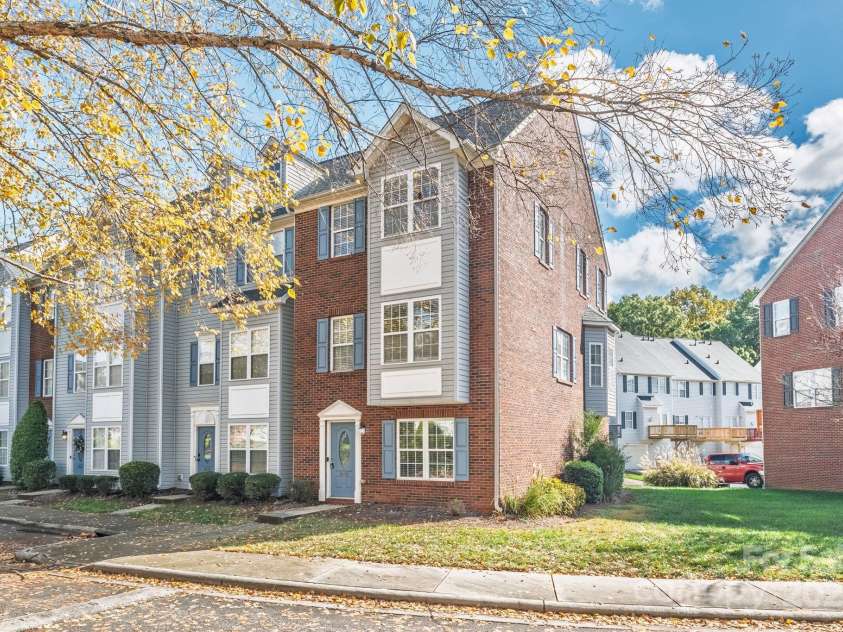 9919 Treeside Lane, Matthews, NC 28105.  MLS# CAR4318876, YatesRealty ID 735. 