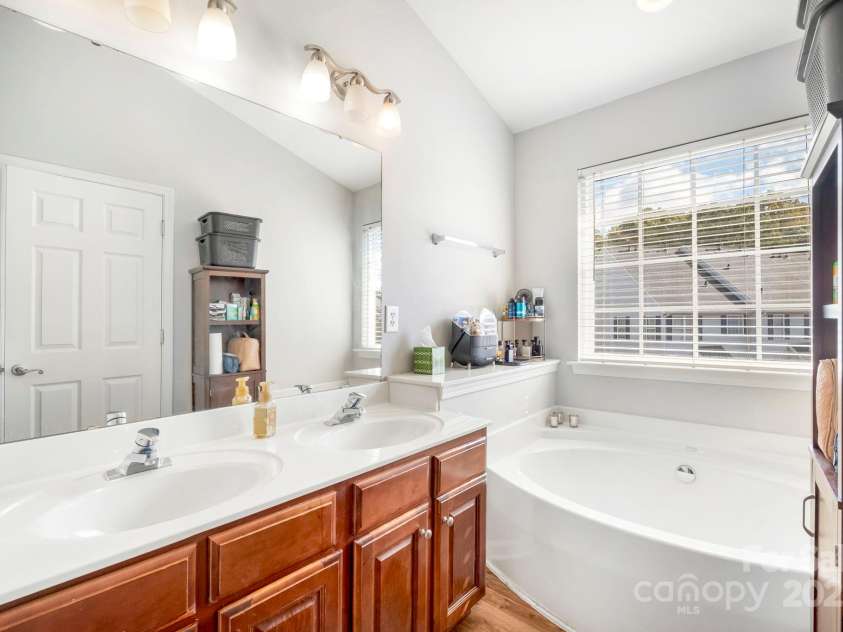 9919 Treeside Lane, Matthews, NC 28105.  MLS# CAR4318876, YatesRealty ID 735. 