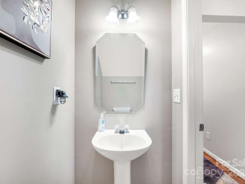 9919 Treeside Lane, Matthews, NC 28105.  MLS# CAR4318876, YatesRealty ID 735. 