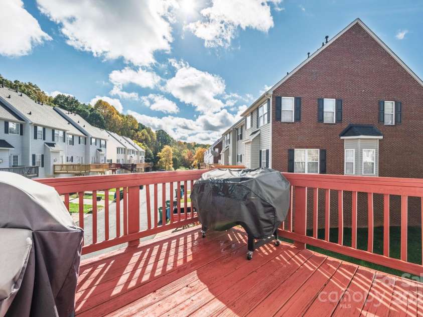 9919 Treeside Lane, Matthews, NC 28105.  MLS# CAR4318876, YatesRealty ID 735. 