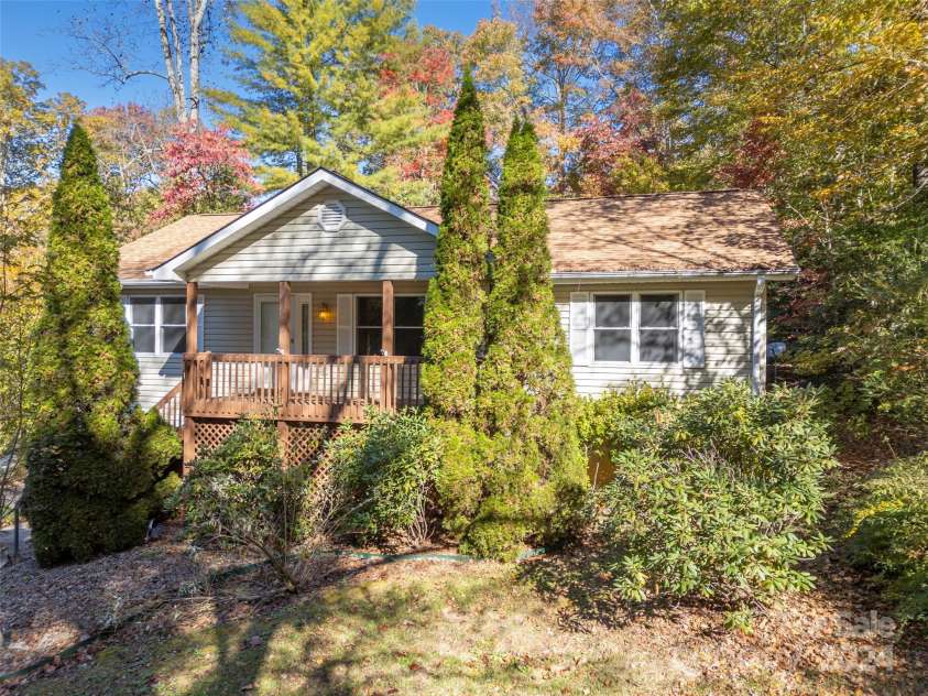 103 Lone Eagle Lane, Hendersonville, NC 28739.  MLS# CAR4194772, YatesRealty ID 7353. 