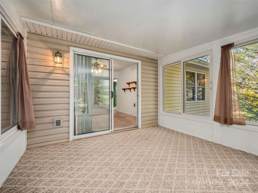 103 Lone Eagle Lane, Hendersonville, NC 28739.  MLS# CAR4194772, YatesRealty ID 7353. 