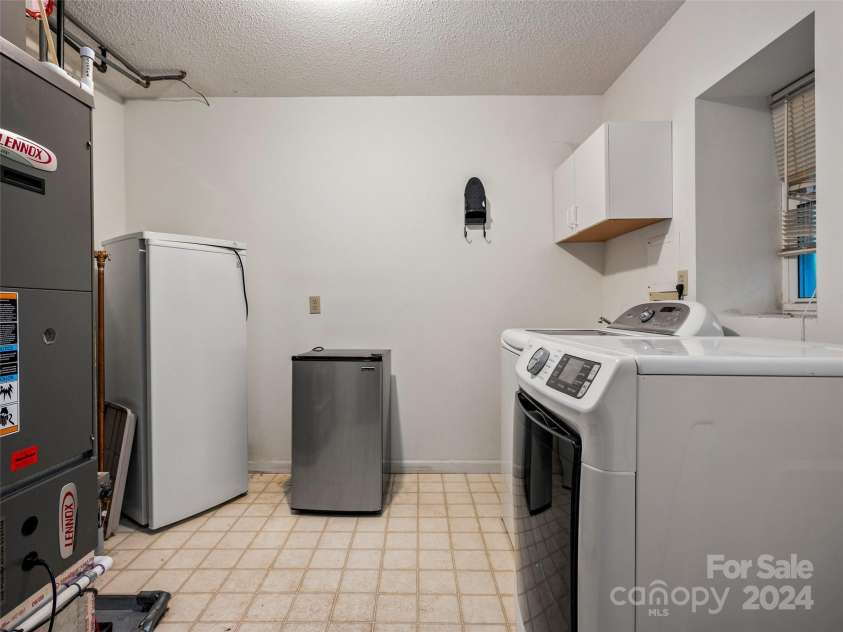 103 Lone Eagle Lane, Hendersonville, NC 28739.  MLS# CAR4194772, YatesRealty ID 7353. 