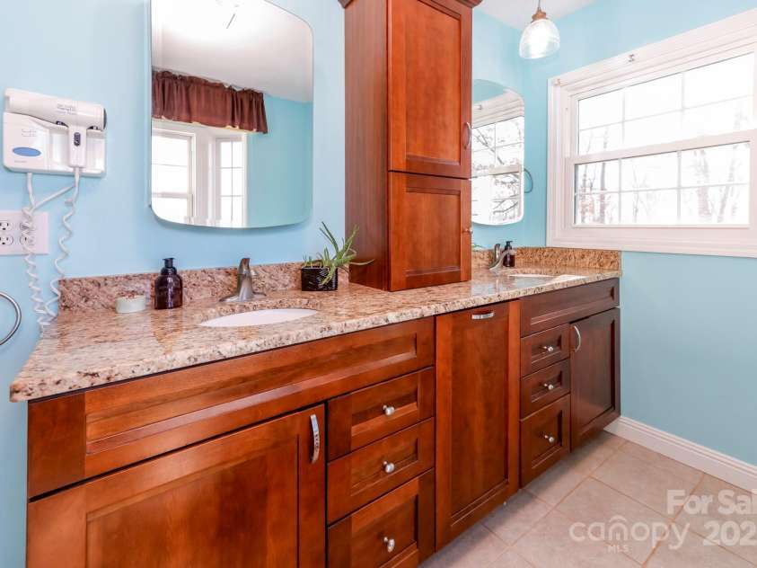 640 Laurel Heights Lane, Tryon, NC 28782.  MLS# CAR4212228, YatesRealty ID 7354. Dual Vanity in Primary Bath