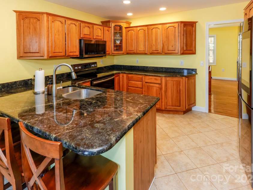 640 Laurel Heights Lane, Tryon, NC 28782.  MLS# CAR4212228, YatesRealty ID 7354. Granite & Black Stainless Appliances