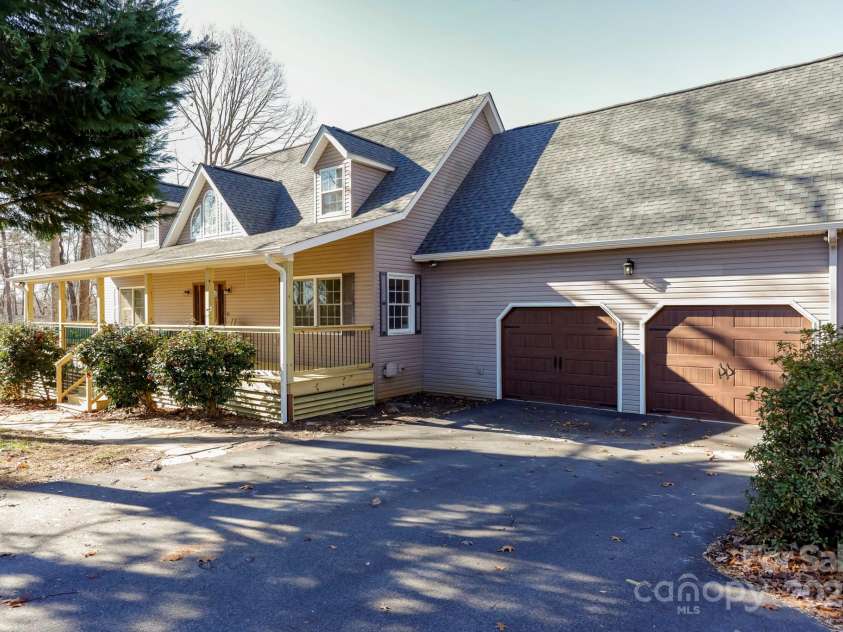 640 Laurel Heights Lane, Tryon, NC 28782.  MLS# CAR4212228, YatesRealty ID 7354. Large 2 Car Attached