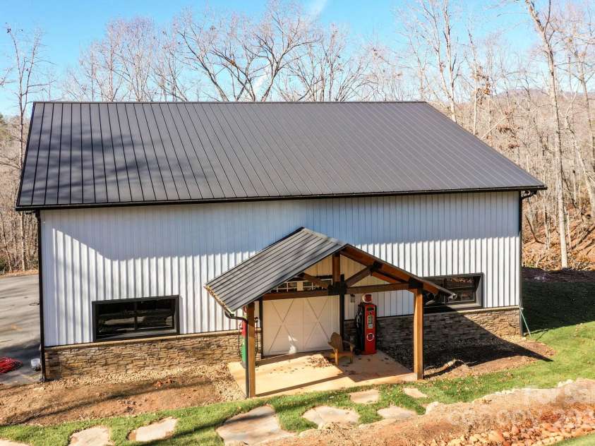 640 Laurel Heights Lane, Tryon, NC 28782.  MLS# CAR4212228, YatesRealty ID 7354. Side Entrance