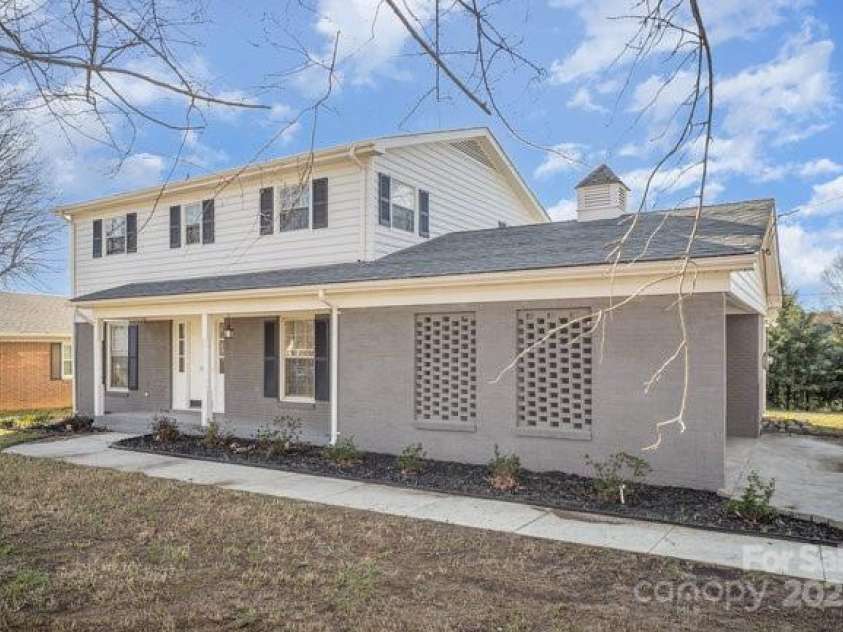 303 Bost Street, Kannapolis, NC 28081.  MLS# CAR4231090, YatesRealty ID 7359. 