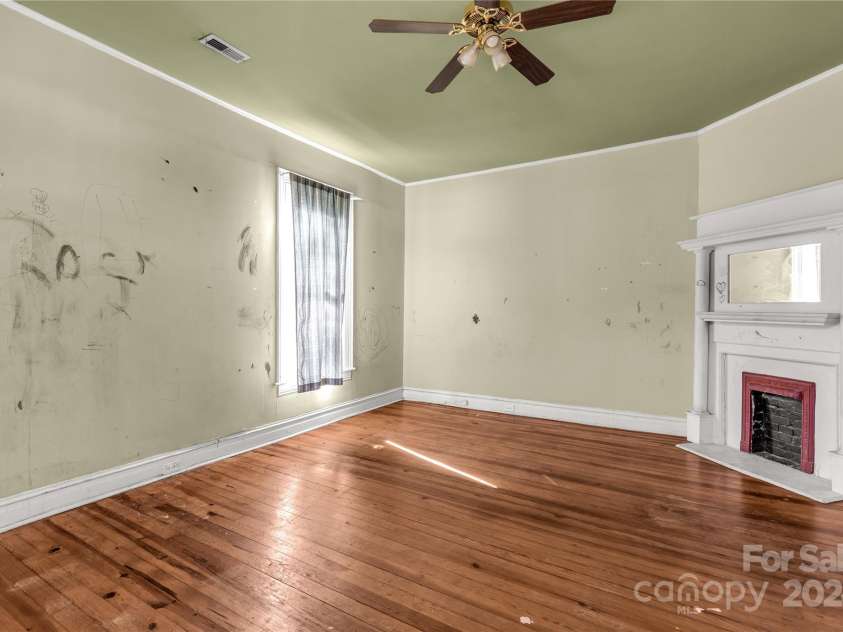 307 Kings Mountain Street, Clover, SC 29710.  MLS# CAR4200018, YatesRealty ID 7359. 