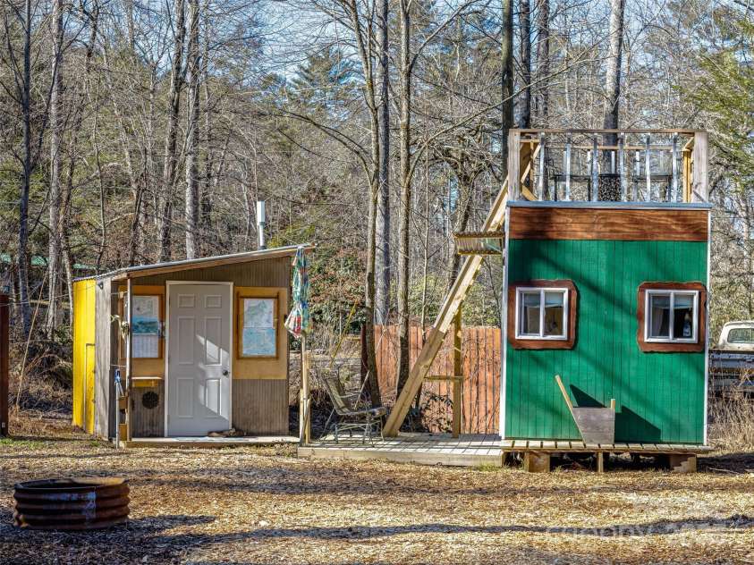 9490 Greenville Highway, Brevard, NC 28712.  MLS# CAR4217427, YatesRealty ID 736. 