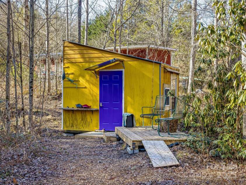 9490 Greenville Highway, Brevard, NC 28712.  MLS# CAR4217427, YatesRealty ID 736. 